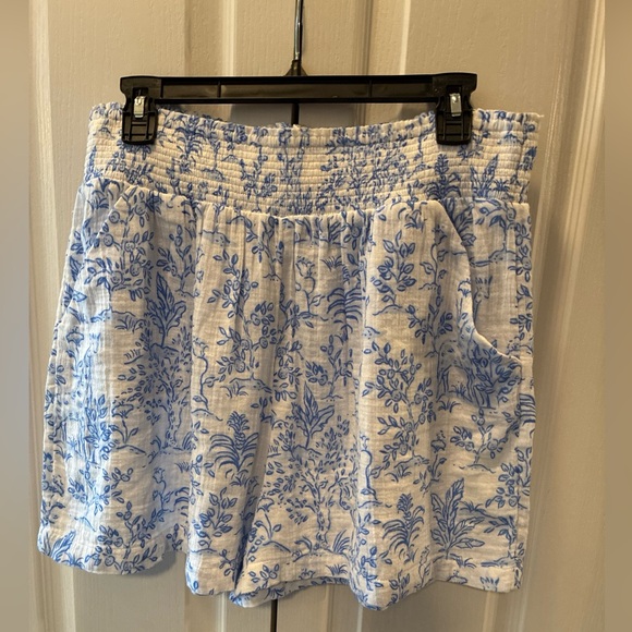 Lilly Pulitzer Other - Lilly Pulitzer ladies portor shorts cover up size large
